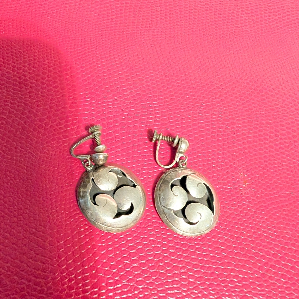 Elegant Silver Swirl Earrings